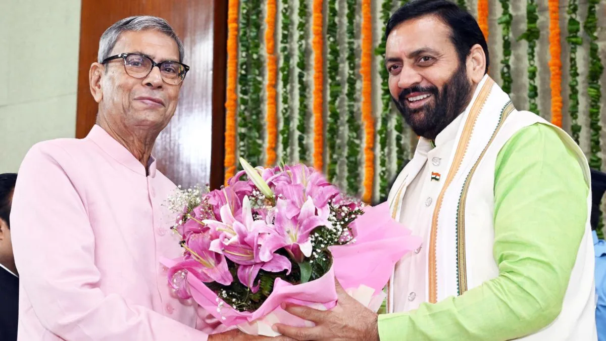 Ashim Kumar Ghosh delivering a speech